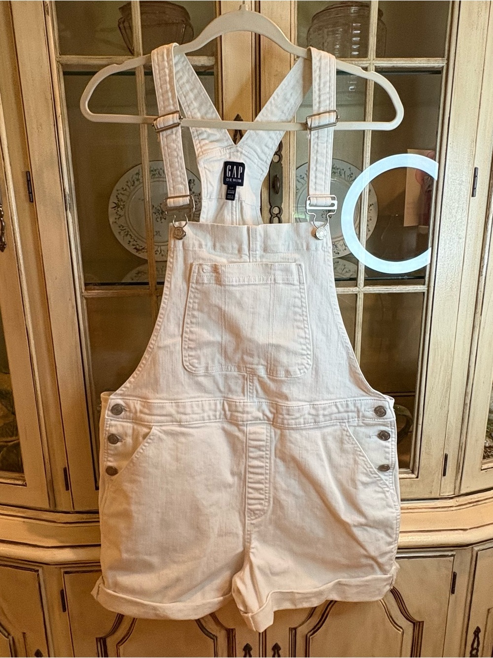 GAP White Denim Short Overalls with Adjustable Straps in 98% Cotton